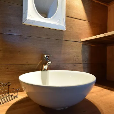Beautiful Cottage In Malempre With Fenced Garden Ferienhaus *